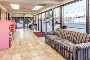 Motel 6 Arlington, TX - UTA