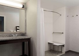 Hampton Inn & Suites Newport News (Oyster Point)