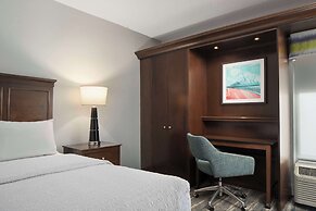 Hampton Inn & Suites Newport News (Oyster Point)