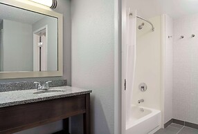 Hampton Inn & Suites Newport News (Oyster Point)