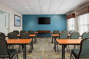Hampton Inn & Suites Newport News (Oyster Point)