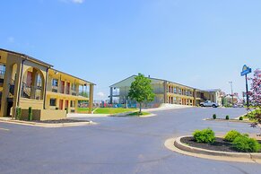 Days Inn & Suites by Wyndham Athens Alabama