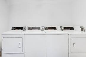 Days Inn & Suites by Wyndham Athens Alabama