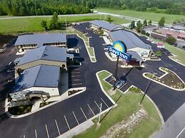 Days Inn & Suites by Wyndham Athens Alabama