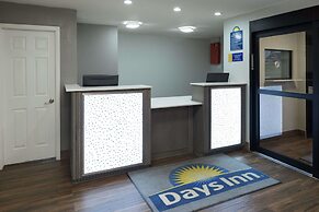 Days Inn & Suites by Wyndham Athens Alabama