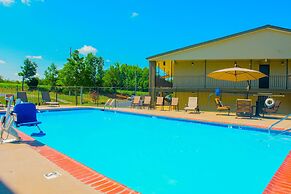 Days Inn & Suites by Wyndham Athens Alabama