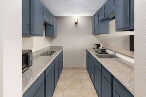 Super 8 by Wyndham Buffalo