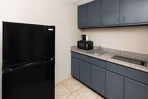 Super 8 by Wyndham Buffalo