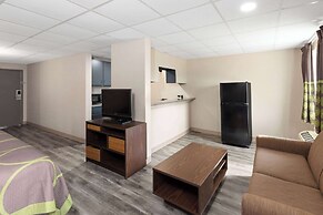 Super 8 by Wyndham Buffalo