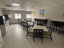 Red Roof Inn & Suites Tomah