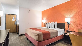 Motel 6 Elk Grove Village, IL