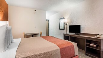 Motel 6 Elk Grove Village, IL