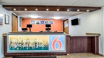 Motel 6 Elk Grove Village, IL
