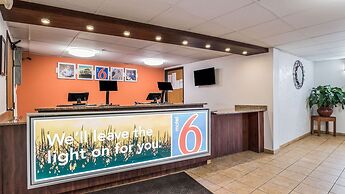 Motel 6 Elk Grove Village, IL