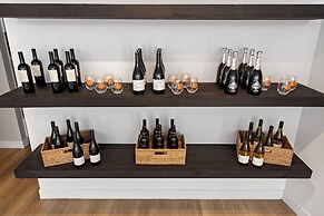 UpValley Inn & Hot Springs Napa Valley, Ascend Hotel Collection