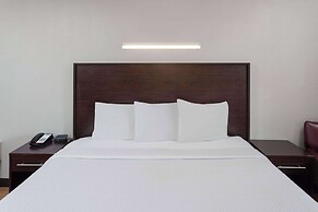 Travelodge by Wyndham Peoria