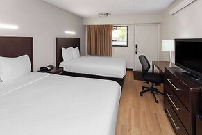 Travelodge by Wyndham Peoria