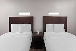 Travelodge by Wyndham Peoria