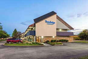 Travelodge by Wyndham Peoria