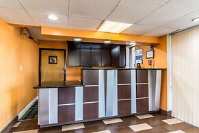 Motel 6 Kenly, NC
