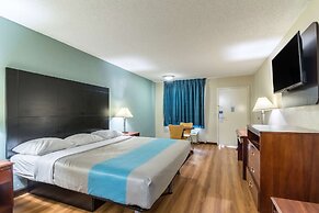 Motel 6 Kenly, NC