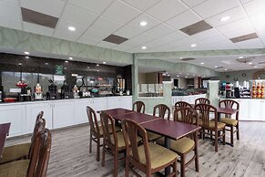 Ramada by Wyndham Altamonte Springs Near I-4