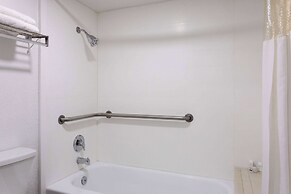 Ramada by Wyndham Altamonte Springs Near I-4