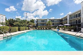 Ramada by Wyndham Altamonte Springs Near I-4
