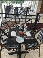 The Roslyn, Tapestry Collection by Hilton