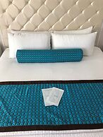 The Roslyn, Tapestry Collection by Hilton