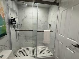 The Roslyn, Tapestry Collection by Hilton