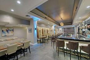 The Roslyn, Tapestry Collection by Hilton