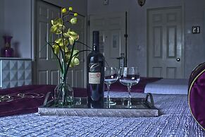 The Roslyn, Tapestry Collection by Hilton