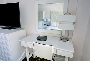 The Roslyn, Tapestry Collection by Hilton