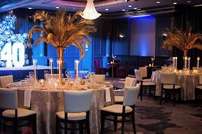 The Roslyn, Tapestry Collection by Hilton