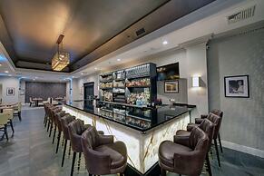 The Roslyn, Tapestry Collection by Hilton