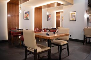 The Roslyn, Tapestry Collection by Hilton