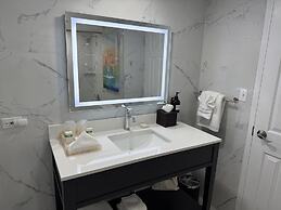 The Roslyn, Tapestry Collection by Hilton