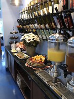 Breakers Resort & Beach Bar