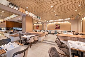 Rixos Downtown Antalya All Inclusive - The Land of Legends Access