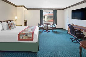 Travelodge by Wyndham Costa Mesa Newport Beach Hacienda