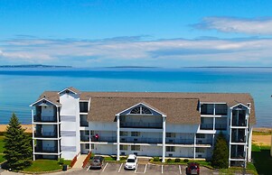 Quality Inn & Suites Mackinaw City Beachfront
