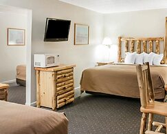 Quality Inn & Suites Mackinaw City Beachfront