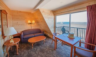 Quality Inn & Suites Mackinaw City Beachfront