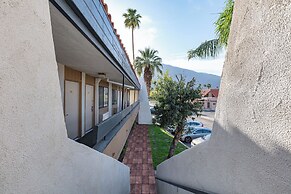 Travelodge by Wyndham Palm Springs