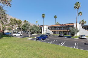 Travelodge by Wyndham Palm Springs