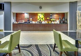 La Quinta Inn & Suites by Wyndham Dallas North Central