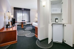 La Quinta Inn & Suites by Wyndham Dallas North Central