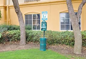 La Quinta Inn & Suites by Wyndham Dallas North Central