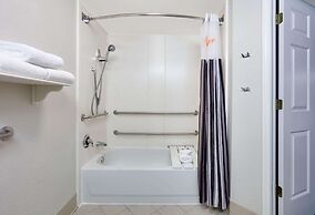 La Quinta Inn & Suites by Wyndham Dallas North Central